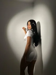 NicolRoss_ Public Pic 6