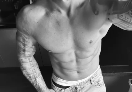 OscarMaxXx's XXX Nude Photo 2