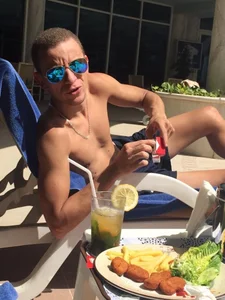 aebaleek2505: Public ( 2 фото)