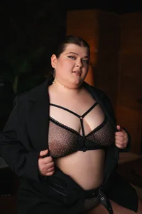 Mia_RayのBehind Office Doorsの 4枚の写真