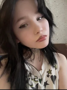 AnnaVelouryPublic Bild