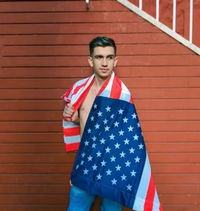 MikaelSlow in the street Pic 4