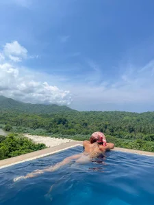 Aisha_violeht Traveling 🛩 Poză 2