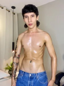 JacoboSwam: sweaty boy ( 2 фото)