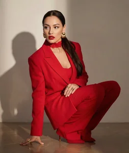 MalenaBelucci_ Public  8টি ছবি