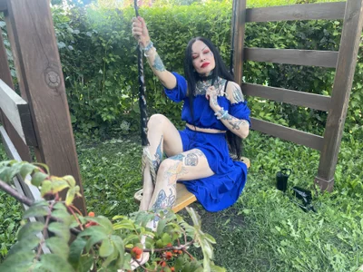 Megan_Black_Moonのdoes the blue outfit suit me?の 6枚の写真