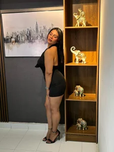 Sofia_Convers A touch of elegance, a soft look... and a secret reserved just for you. 👄 Poză 2