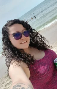 curly_greeneyed Getting To Know The Beach!!! Foto 7