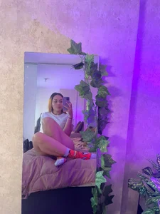 LanaMills_ Beauty in the mirror 🪞🩷 Billede 9