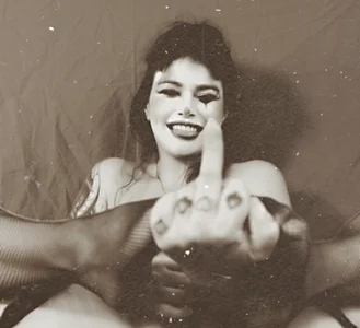 MarlaFknSinger Welcum to the Late Night Circus 🎪 You can be a slut on purpose รูป 