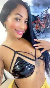 KRISSBROWN1 Public Pic