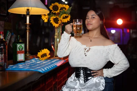 EmiliWilliams My Oktober party Pic 7