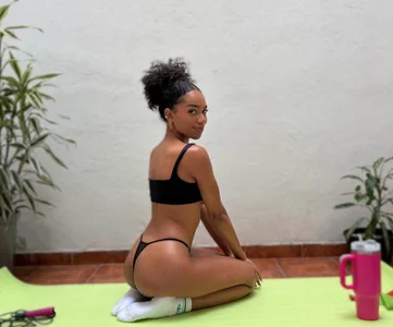 aylacallowey Active, flexible and provocative 🍂🌿 Foto