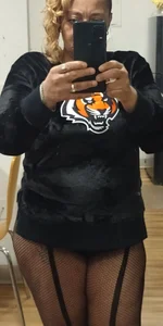 Thickhummerchick50's XXX Nude Photo 4