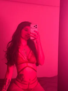 Skinny_queen_20