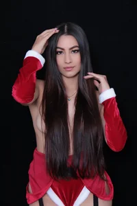 isabellashine kullanıcısının Red Hot & Radiant albümü -  6 fotoğraf