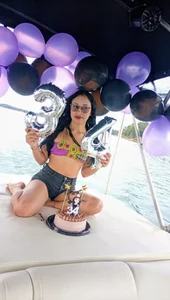 Taylor__Swiftt 🎂✨ Today is my day! A little older, a lot more beautiful, and ready to make new memories. 😈💋 Who  6 снимка