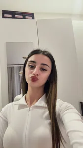 MableHort My reflection Pic 3