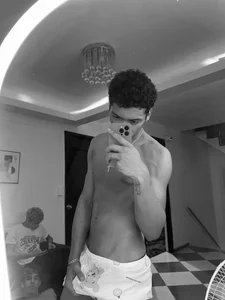 Thiago💛 de HORNY_PRETTY  4 Imagens