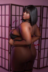 Pink and black🩷🖤 od BetsyBennet_  5 snímek