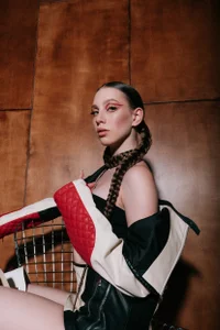 VeronicaVances Red Command Immagine  3