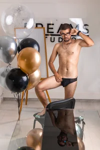 magnus_serket Happy Birthday to Me... Undressed 🎁 Foto 4