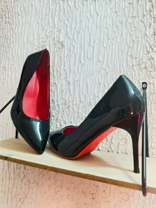 samanthaeliott22 Hot heels for you Pic 2