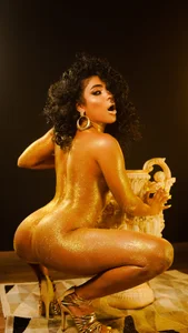 VioletXia_ Golden Queen Pic 3