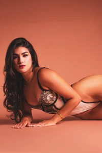 Antonellaparis_ elegance and sensuality on the surface 👄 Immagine  6