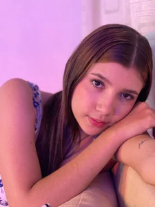 SophieBloomm Public Pic 3