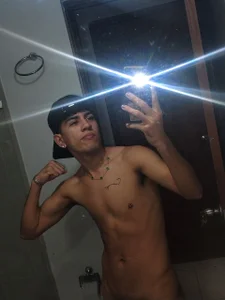 black_men9のWhat a hot boy!の 5枚の写真