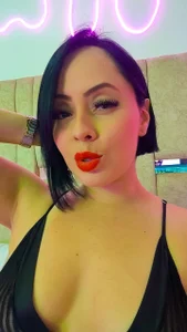 BellaSaenz1 Public slika 4