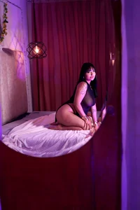 sweetbloomcs 🔥 Today I decided to misbehave in front of the camera… dare you watch? 😈 Foto 5