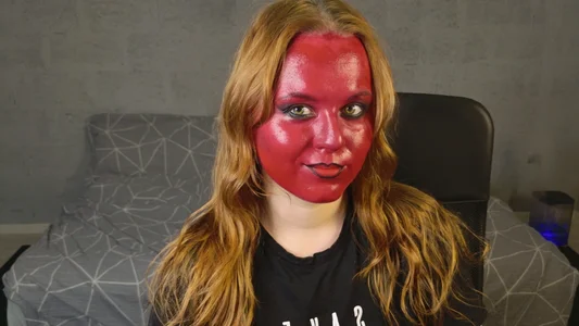 Lila_Pitt red devil Pic