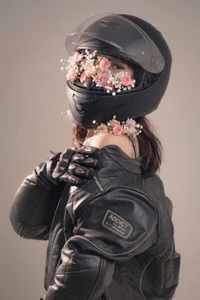 Ash_20_ Between steel and petals: beauty that defies speed🌸🏍️ Pic 5