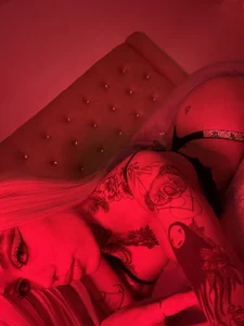 Elodieth_007 In my own red universe 🫦 Pic 3