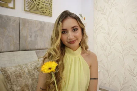 MaiaSinclairyellow dress 💛 Bild