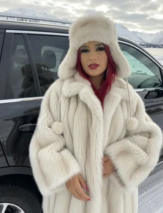 AndreaPink2024のWhite coatの枚の写真