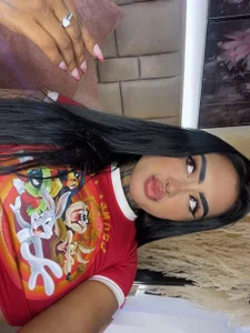 If this photo turns you on, just imagine seeing me in person. 🥵 de Lairahearvy  8 Imagens
