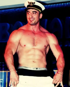 About Me2 de tanobighorse  7 photos