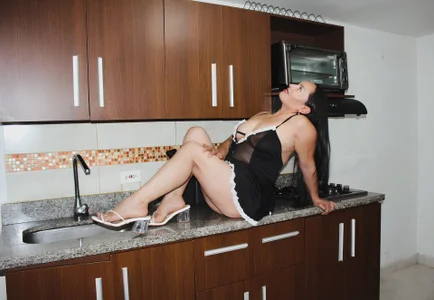 A little fuck in the kitchen, do you think? de LucianaMadura1  5 Imagens