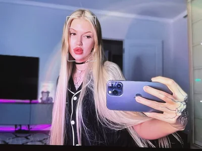 ^^ de MollyBat  2 Imagens