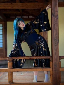 Silvia_Santorskii sakura Foto 2