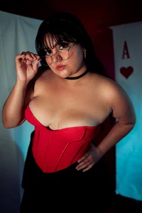 Zdjęcia Kendal_Voos Queen of hearts with poker face:  3