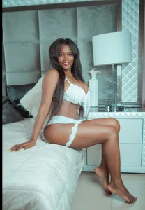 LindaaColeman UNDRESS ME Pic 2