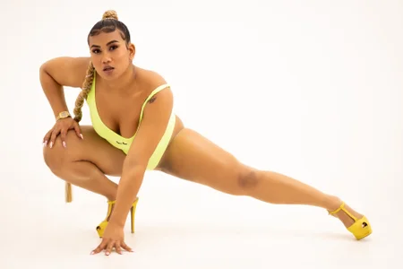 veronica_b07 Built to Seduce Pic 2