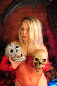 I already feel like my favorite scary holiday is coming or cumming💦 de Gloria_Lovely  3 photos