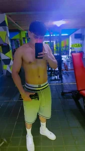 Bryan_Rossi { টি ছবি