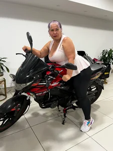 girl_amada Do you want to see how I start your engine? Foto 2