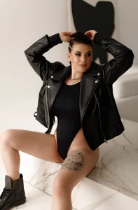 HugeBoobs- Public Εικόνα 8